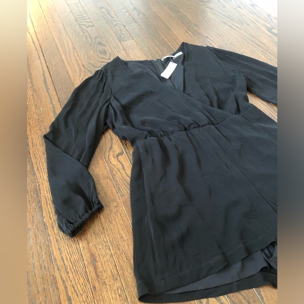 Alice + Olivia Women’s 14 Black Sinclair V-Neck Long-Sleeved Romper - NWT! - Picture 5 of 16